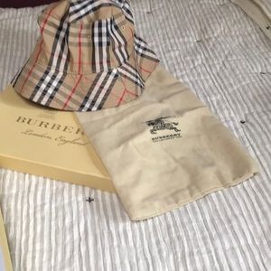 Burberry hat never worn